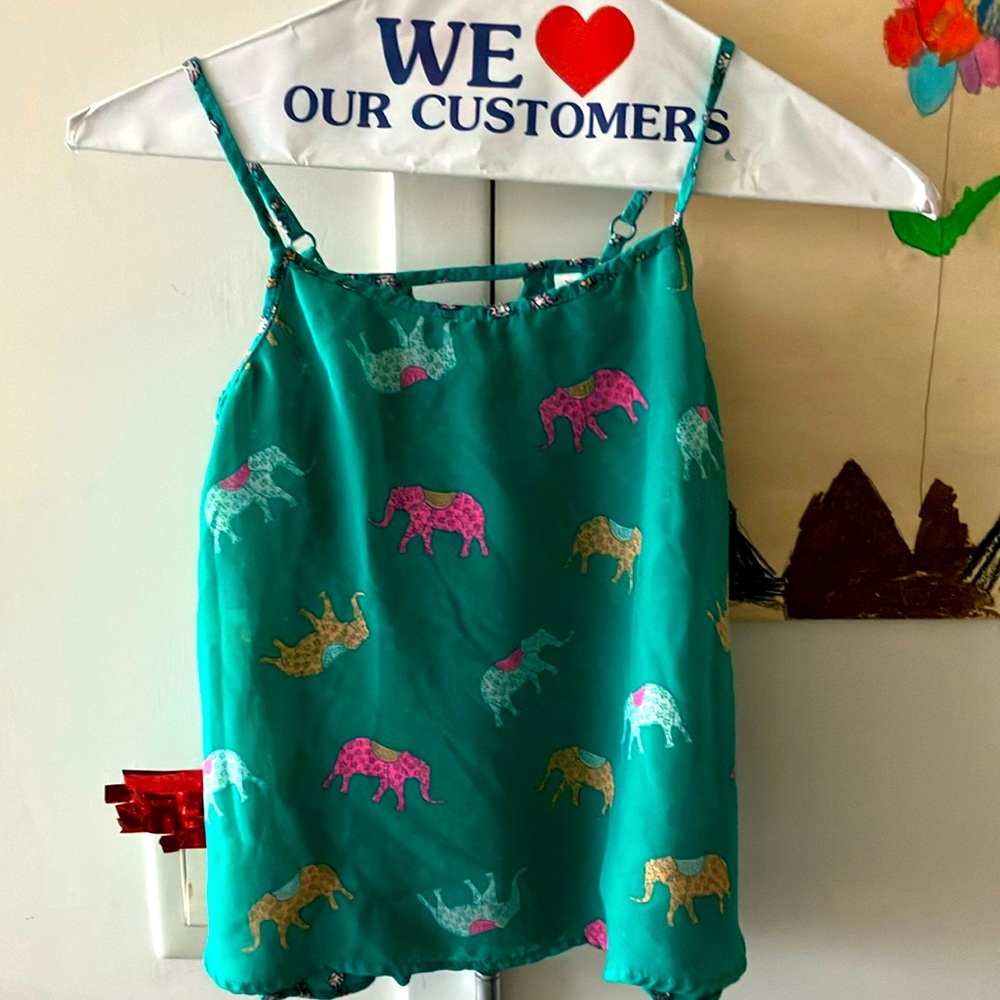Pretty tank with adjustable straps